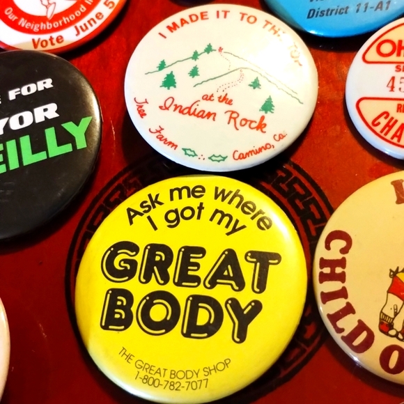 Huge lot of vintage pinback buttons - Picture 4 of 8